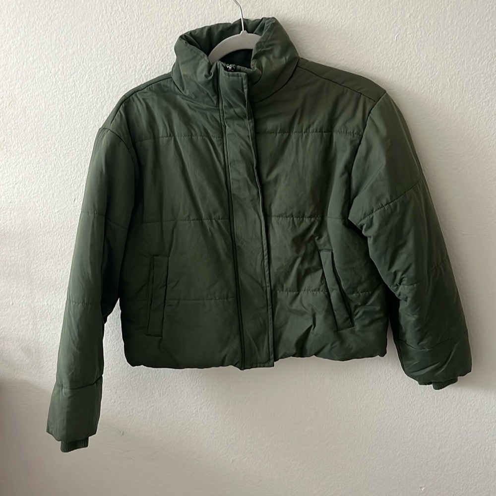 RVCA puffer, size small